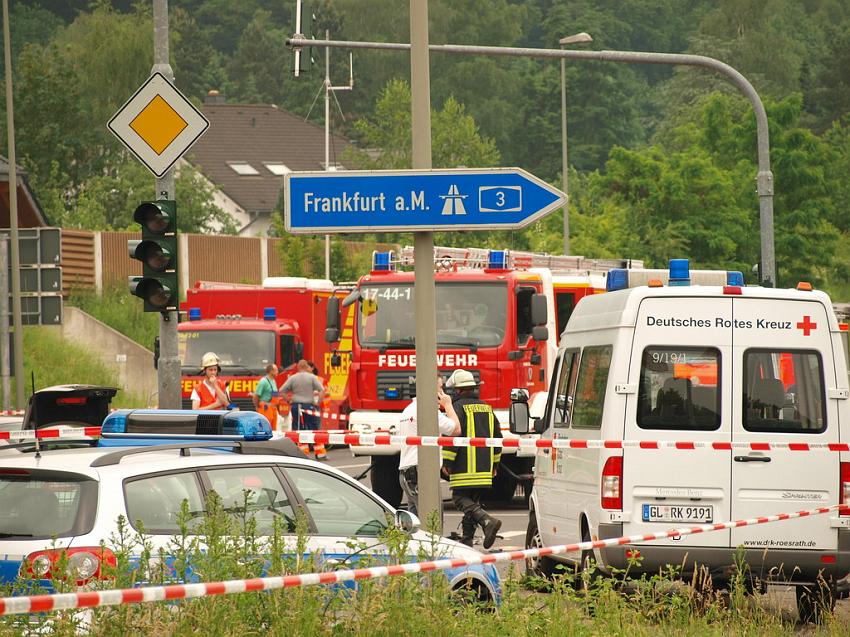 Schwerer Unfall mit Reisebus Lohmar Donrather Dreieck P230.JPG